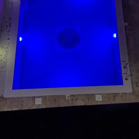 Couette-café Tredi 18 Tirana